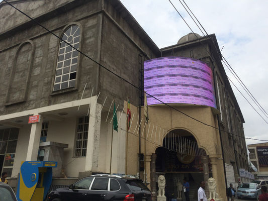 Màn hình video LED ngoài trời DIP cong Cấu hình 3 trong 1 Pixel Nhà máy Phong cách Ethiopia Thâm Quyến
